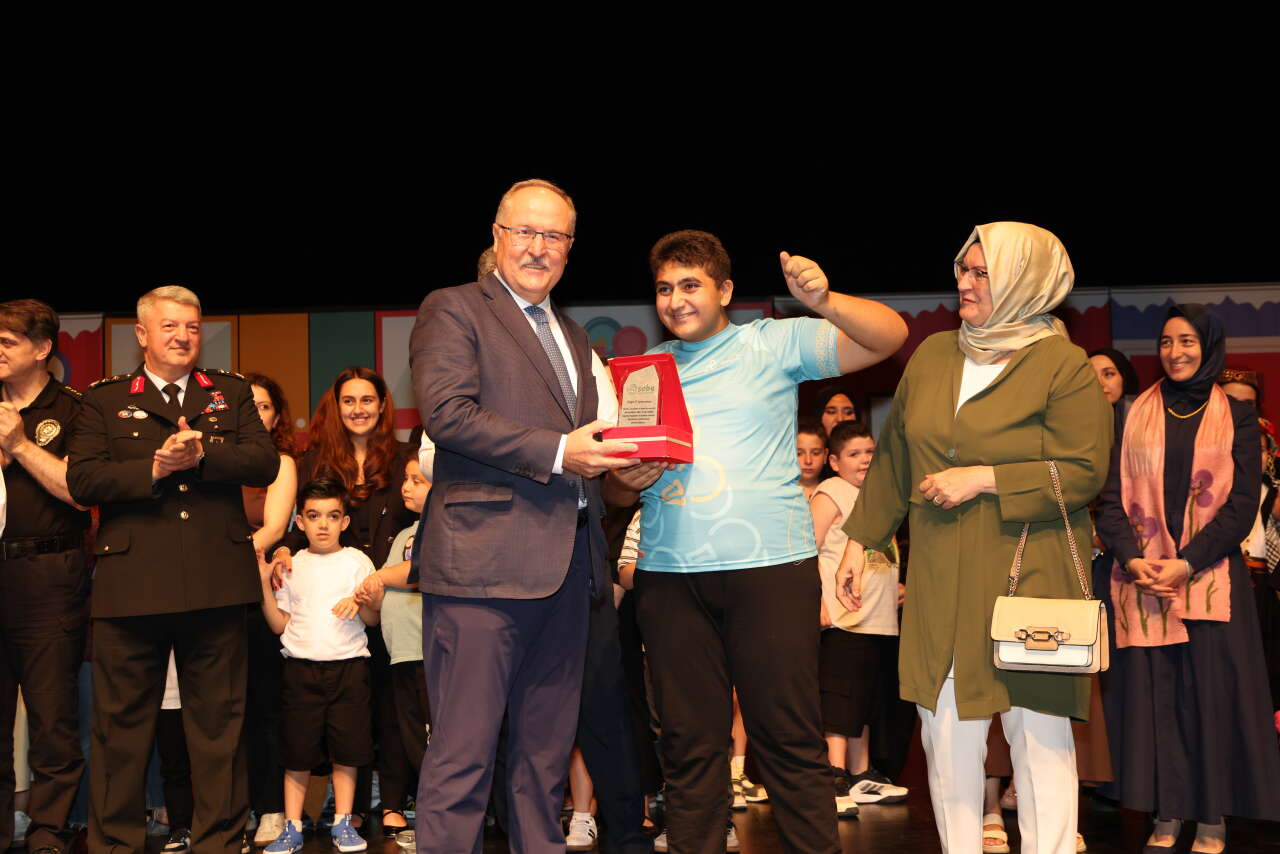 SOBE Sahnede! Konya’da öğrencilerin gösterileri mezuniyetle taçlandı 13